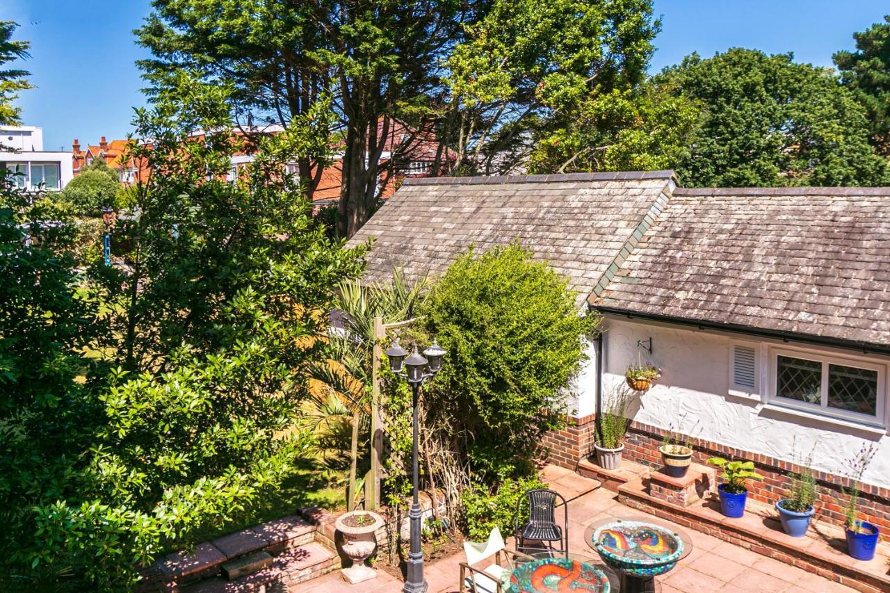 The Annex - Unparalleled Beach Front Luxury Accommodation - Private South West Facing Patio Area - Pet Friendly - Sky - Netflix - Super Fast Wi-Fi - Stones Throw To The Beach Bournemouth Kültér fotó