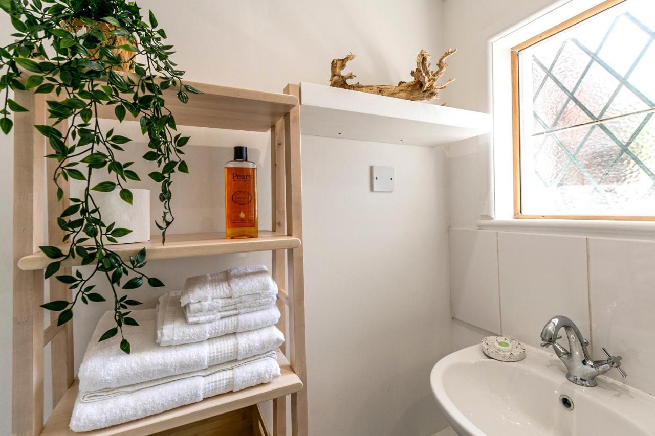 The Annex - Unparalleled Beach Front Luxury Accommodation - Private South West Facing Patio Area - Pet Friendly - Sky - Netflix - Super Fast Wi-Fi - Stones Throw To The Beach Bournemouth Kültér fotó