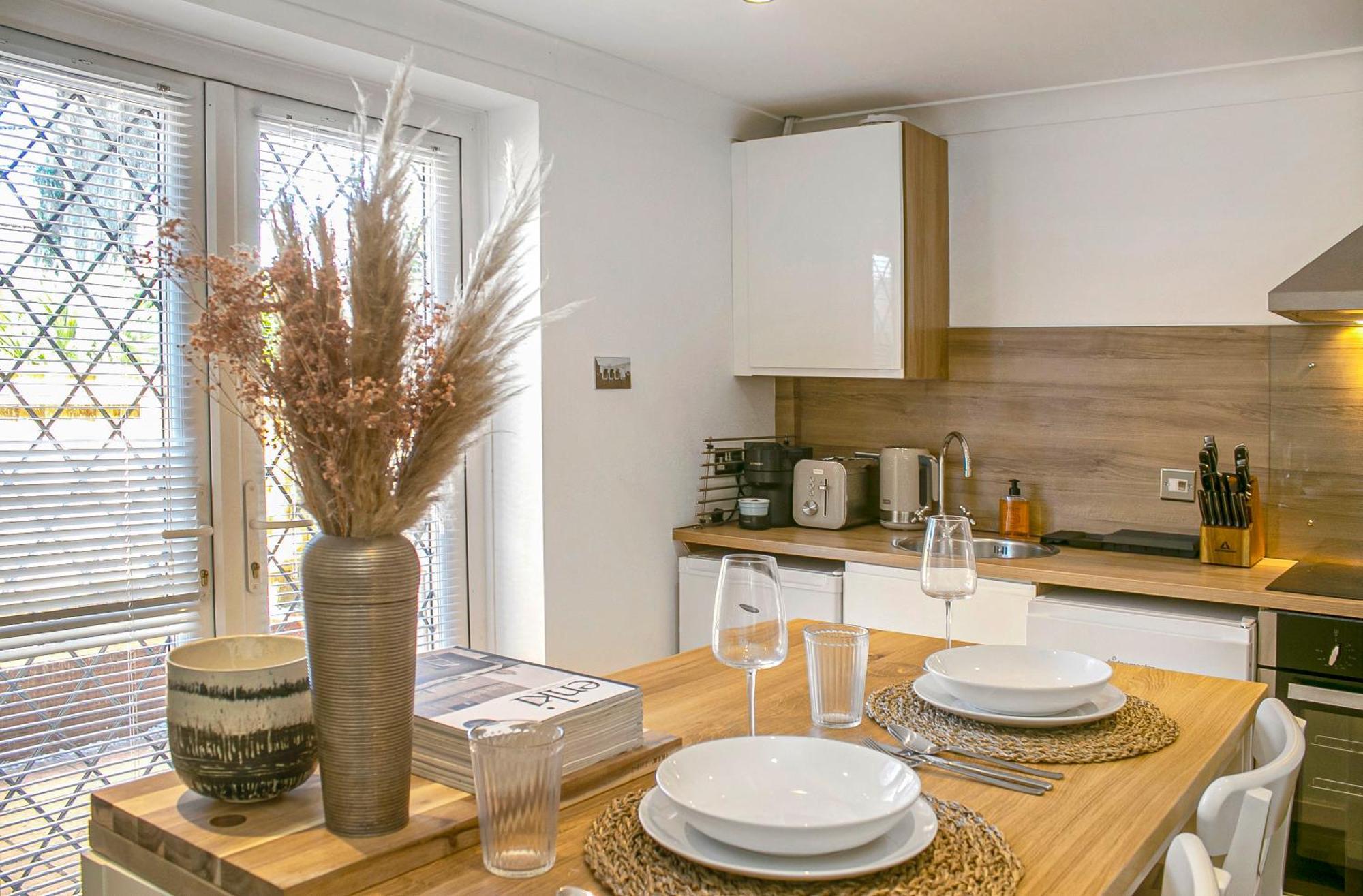 The Annex - Unparalleled Beach Front Luxury Accommodation - Private South West Facing Patio Area - Pet Friendly - Sky - Netflix - Super Fast Wi-Fi - Stones Throw To The Beach Bournemouth Kültér fotó