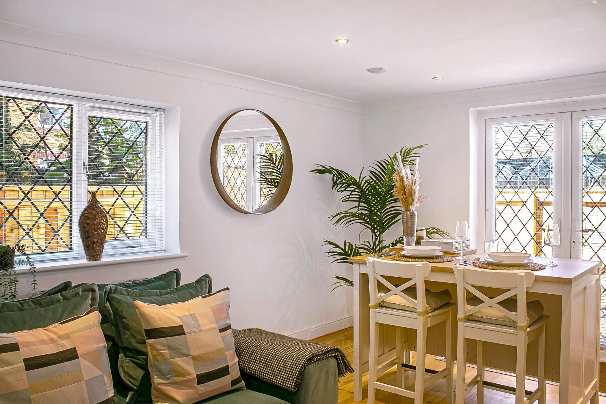 The Annex - Unparalleled Beach Front Luxury Accommodation - Private South West Facing Patio Area - Pet Friendly - Sky - Netflix - Super Fast Wi-Fi - Stones Throw To The Beach Bournemouth Kültér fotó