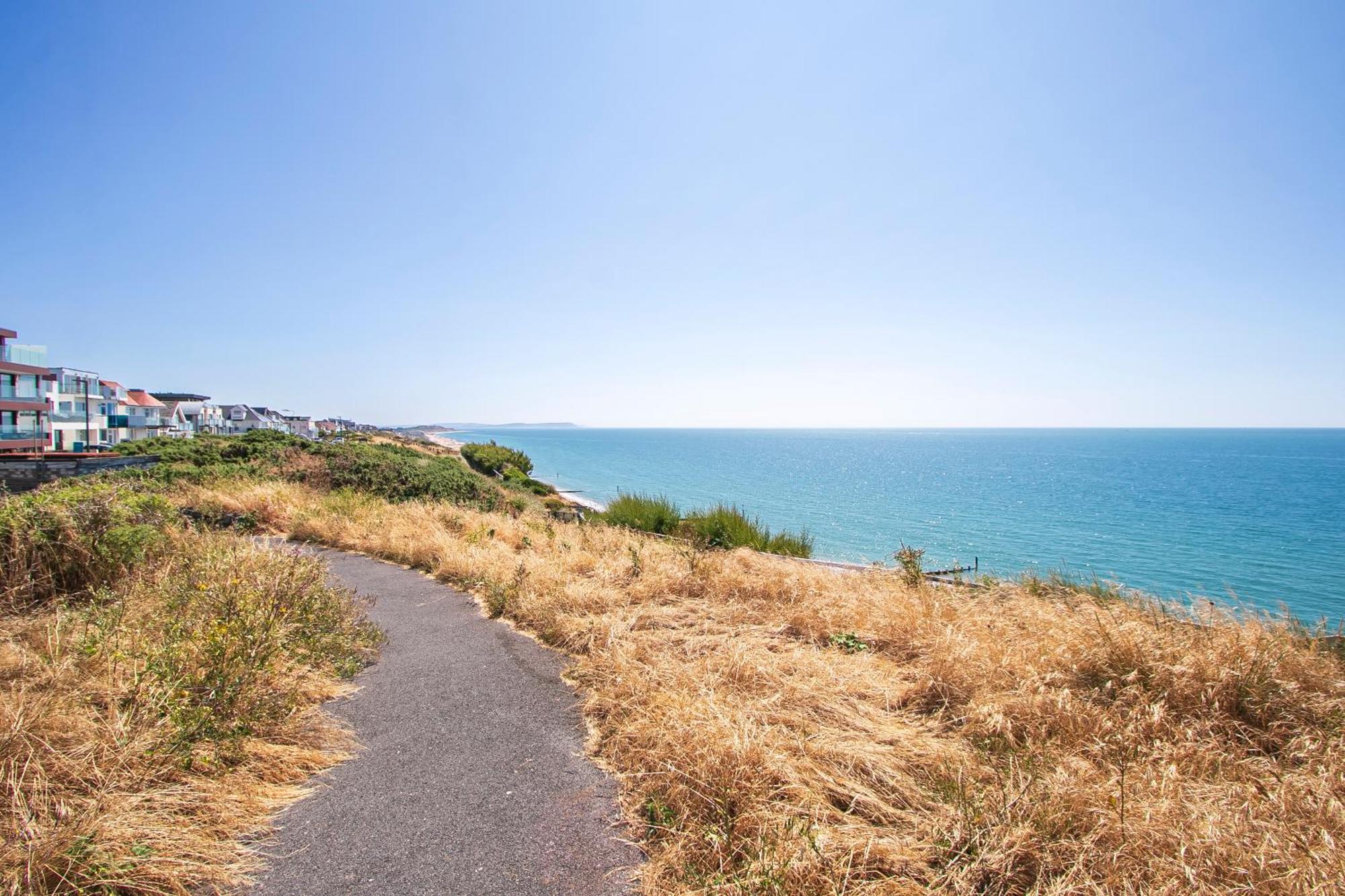The Annex - Unparalleled Beach Front Luxury Accommodation - Private South West Facing Patio Area - Pet Friendly - Sky - Netflix - Super Fast Wi-Fi - Stones Throw To The Beach Bournemouth Kültér fotó