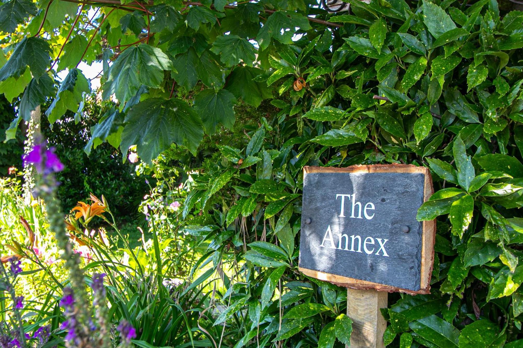 The Annex - Unparalleled Beach Front Luxury Accommodation - Private South West Facing Patio Area - Pet Friendly - Sky - Netflix - Super Fast Wi-Fi - Stones Throw To The Beach Bournemouth Kültér fotó